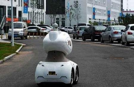 安防机器人机器人满街跑，市场广阔